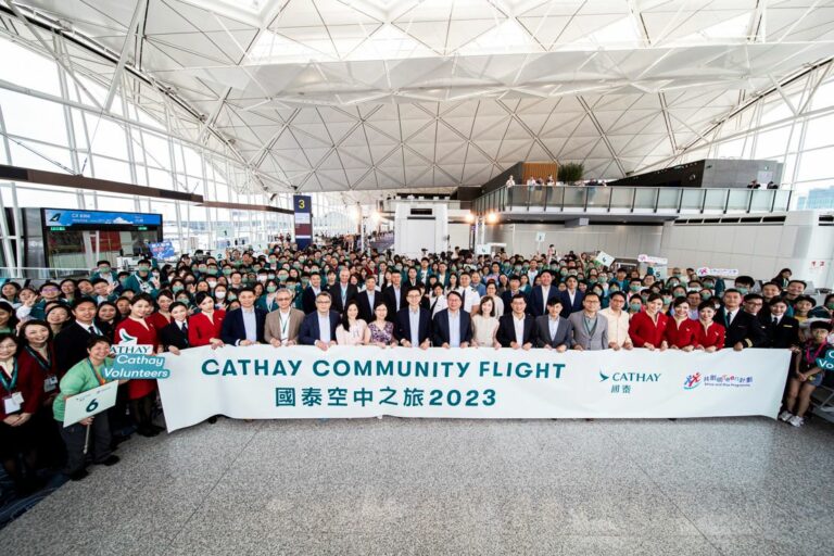 國泰空中之旅讓學員及友師遨遊香港天際