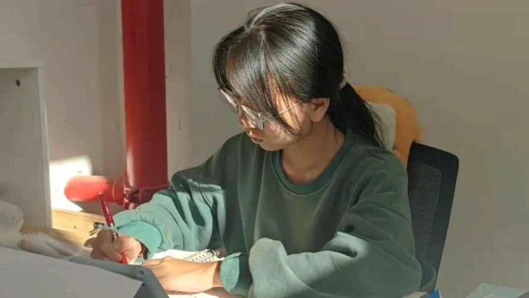 眾為資本發起的公益基金會，自2021年9月起在雲南保山支持100名高中生的就學，其中包括小金