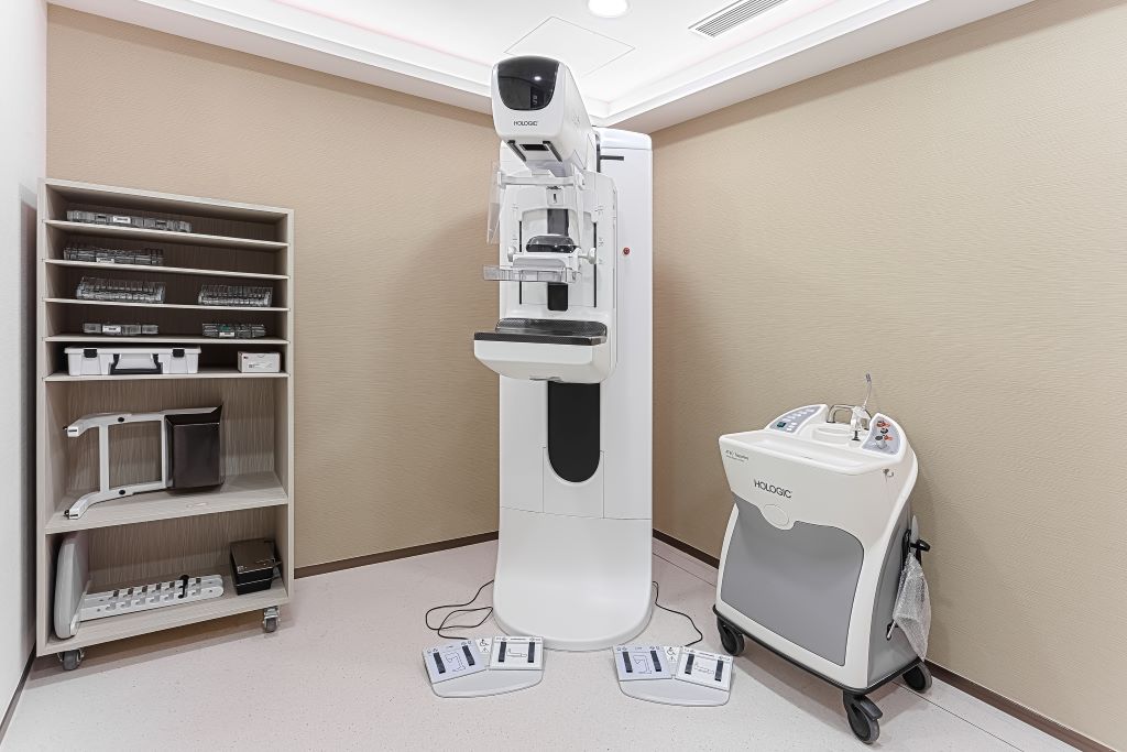 聯合醫務旗下普康醫學影像及化驗中心（利園二期）使用的3D乳房造影儀器