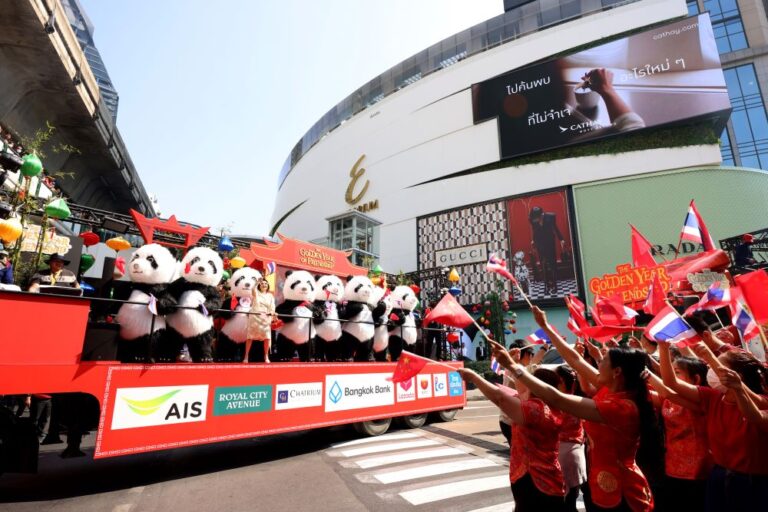 曼谷EM商圈舉辦新春盛會 三千隻熊貓雕塑慶祝中泰建交五十週年