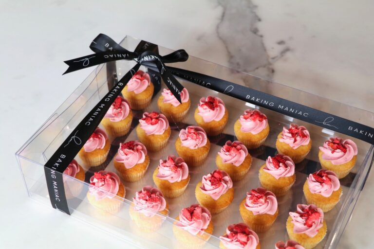 Baking Maniac 期間限定店 4月2日起進駐太古坊 全新無糖無麩質純素朱古力蛋糕及春日口味Cupcake首度登場 開業期內 杜拜朱古力系列買一送一 低至HK$25/件