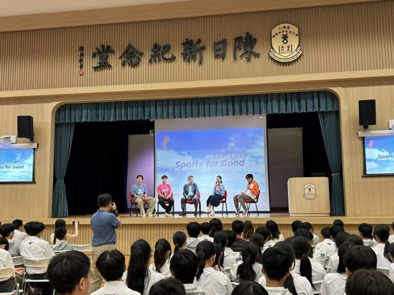 由慈善家張永漢（圖中）成立的張永漢慈善基金會，於仁愛堂陳黃淑芳紀念中學舉行首場「益動未來‧益童成長」系列校園分享會，助力更多香港兒童以運動啟廸身心潛能。