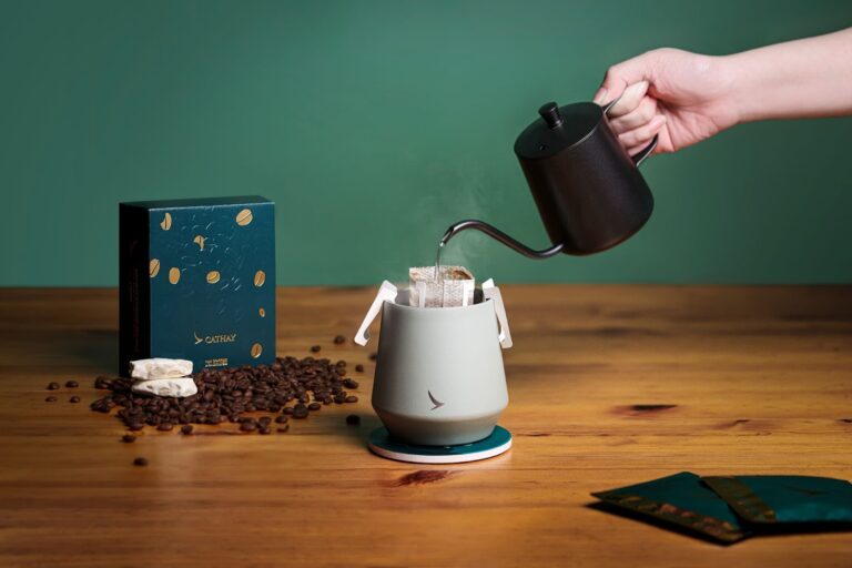 本地精品咖啡品牌 The Coffee Academïcs 聯手國泰航空 打造空中優質特調咖啡