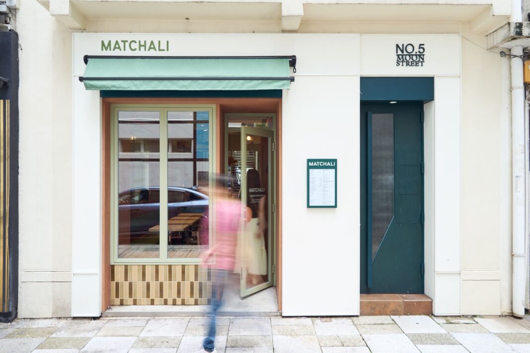 進駐月街四載：Matchali旗艦店煥新亮相 為慶祝灣仔店開幕四週年，Matchali以煥新空間歡迎社區好友重臨，同步推出兩款全新飲品及滿載家庭溫暖的中秋限定月餅聯乘。